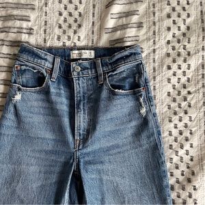 Abercrombie & Fitch High Rise 90’s Straight Leg Jean